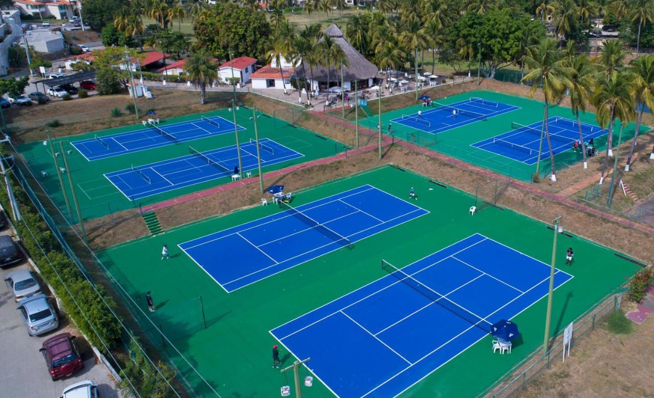 Las Hadas By Brisas Manzanillo Zewnętrze zdjęcie Tennis courts at the resort
