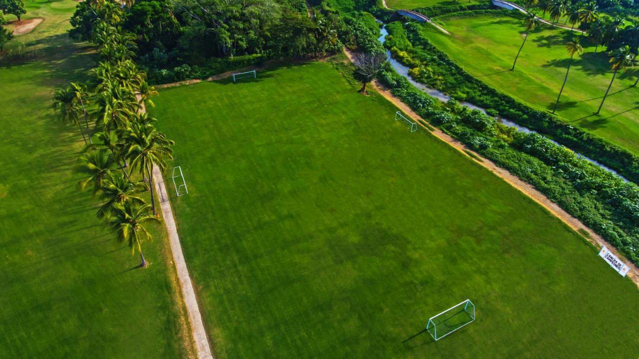 Las Hadas By Brisas Manzanillo Zewnętrze zdjęcie Aerial view of the football field
