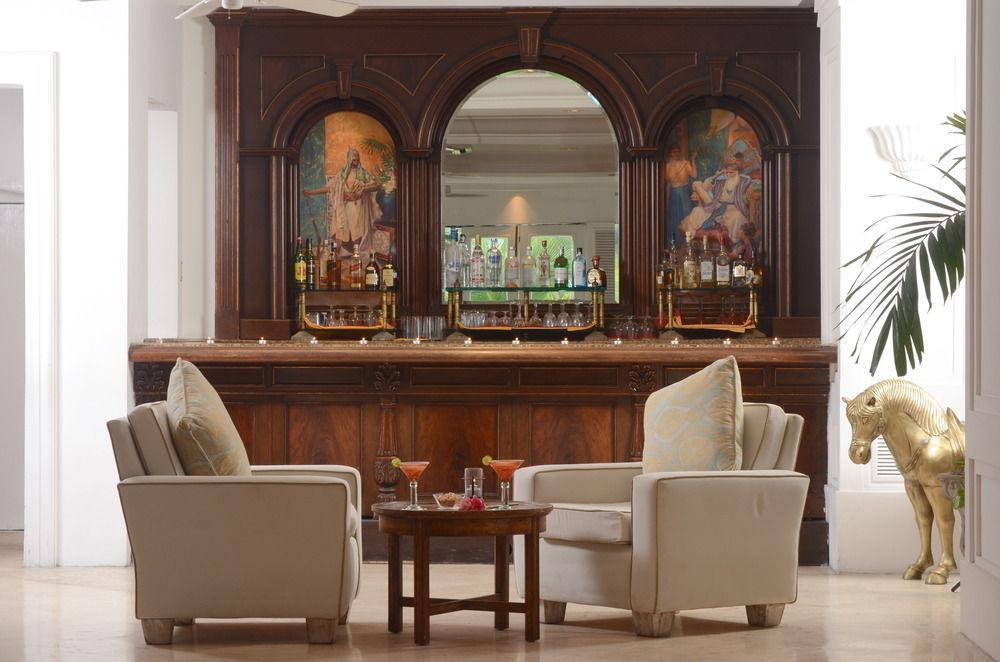 Las Hadas By Brisas Manzanillo Zewnętrze zdjęcie The bar at the Four Seasons Hotel, Miami
