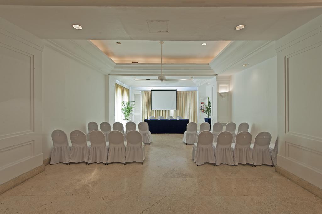 Las Hadas By Brisas Manzanillo Zewnętrze zdjęcie The meeting room